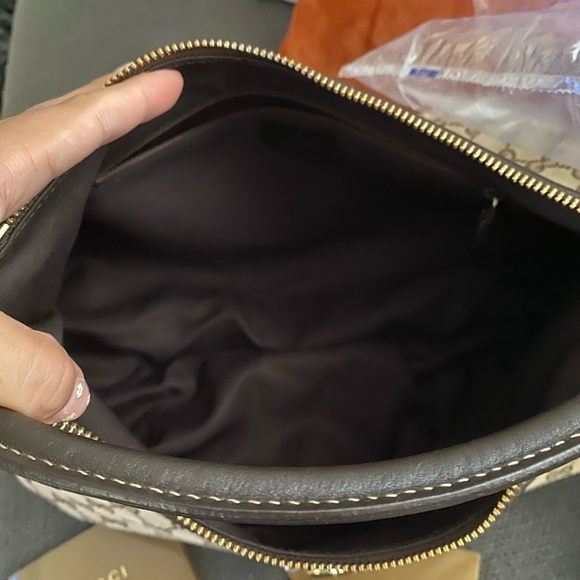 Authentic Gucci Medium Canvas GG Logo Hobo - Picture 9 of 13
